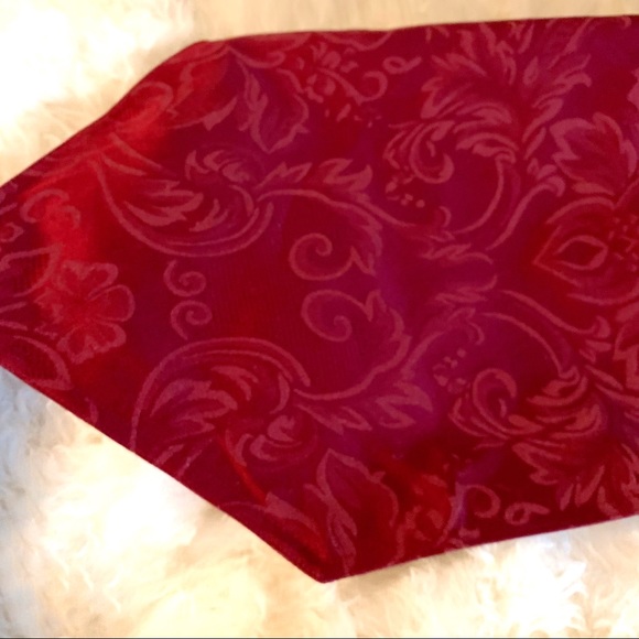 ❤️ Red Table Runner ❤️ - Picture 4 of 8